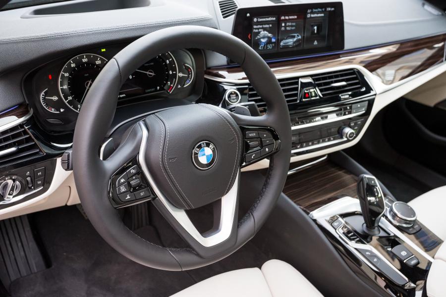Панель приборов BMW 530i Sedan Sport Line 2017 года  (NA) (фото 4 из 10)